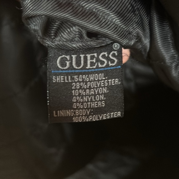Selling a Guess polyester coat - Picture 5 of 7